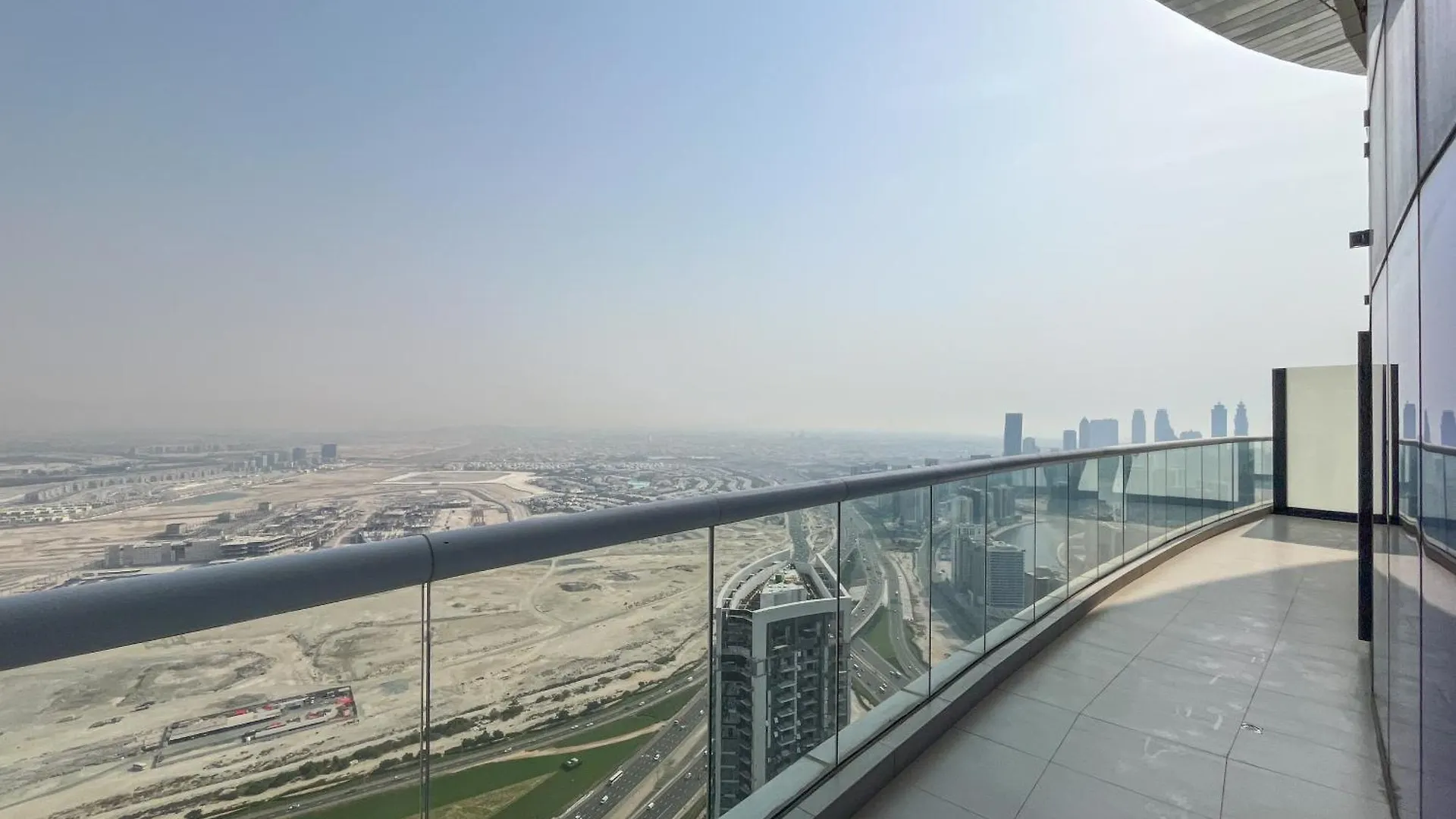 Luxury 1Br Apartment In Paramount Top-Floor Retreat 두바이