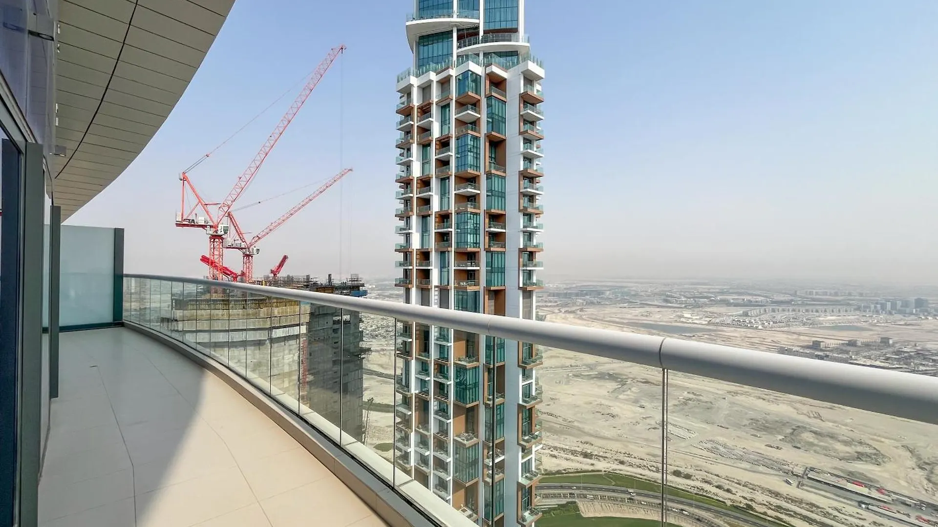Luxury 1Br Apartment In Paramount Top-Floor Retreat 두바이 0*,  아랍에미리트